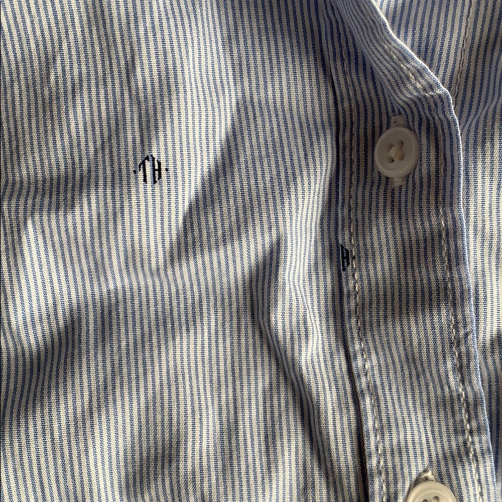 Tommy Hilfiger button down - Picture 3 of 3